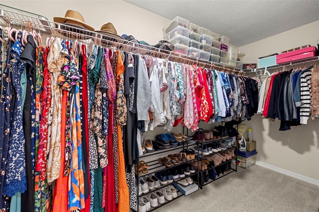 合同活跃: $480,000 (4 贝兹, 2 浴室, 2275 平方英尺)