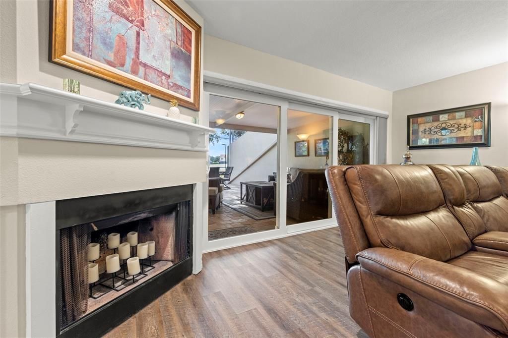 合同活跃: $480,000 (4 贝兹, 2 浴室, 2275 平方英尺)