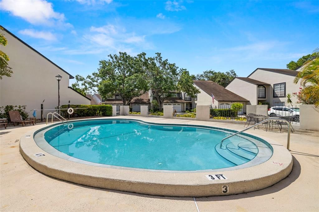 合同活跃: $480,000 (4 贝兹, 2 浴室, 2275 平方英尺)