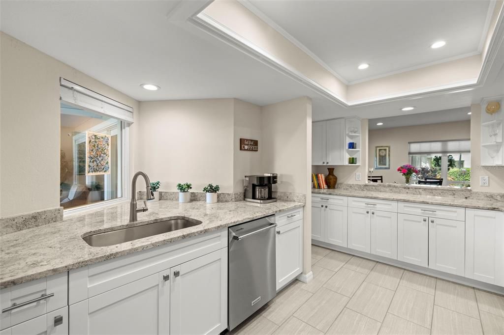 合同活跃: $480,000 (4 贝兹, 2 浴室, 2275 平方英尺)