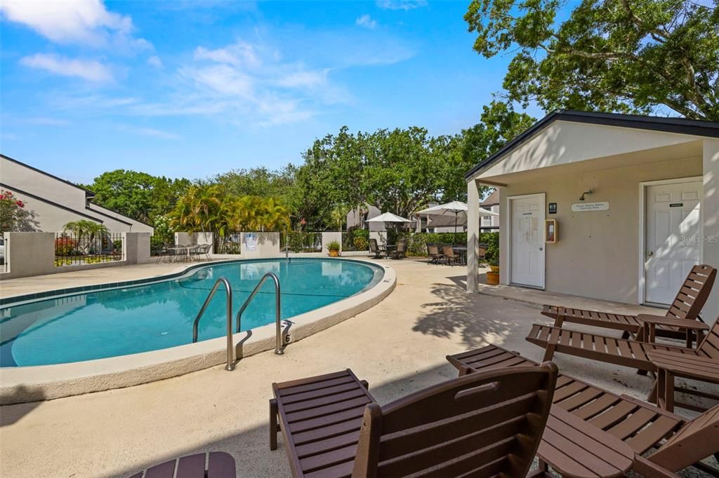 合同活跃: $480,000 (4 贝兹, 2 浴室, 2275 平方英尺)