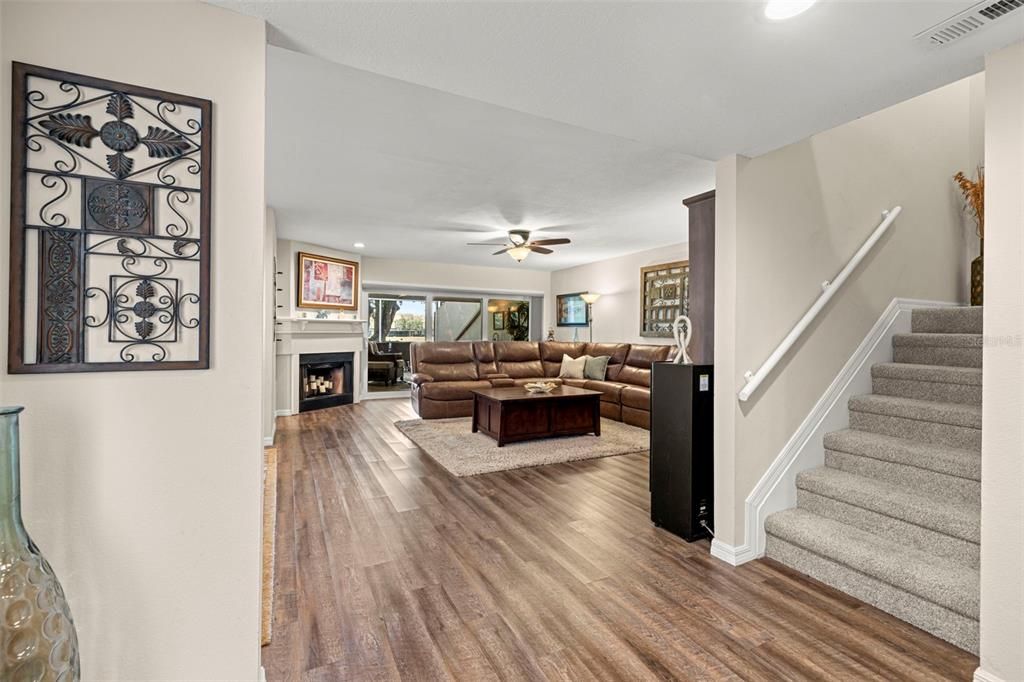 合同活跃: $480,000 (4 贝兹, 2 浴室, 2275 平方英尺)