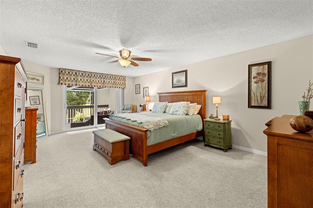 合同活跃: $480,000 (4 贝兹, 2 浴室, 2275 平方英尺)