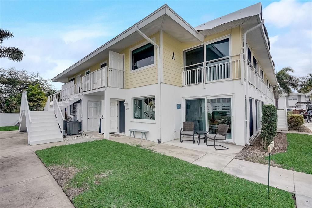 最近售出: $375,000 (2 贝兹, 2 浴室, 1039 平方英尺)