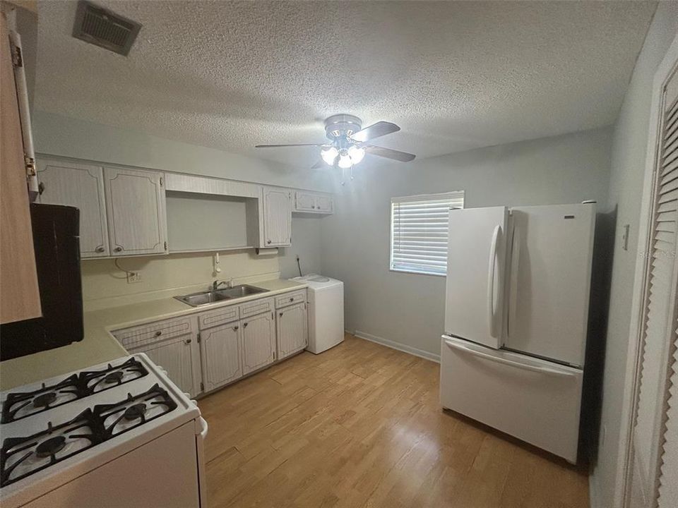 Activo con contrato: $80,000 (2 camas, 1 baños, 860 Pies cuadrados)