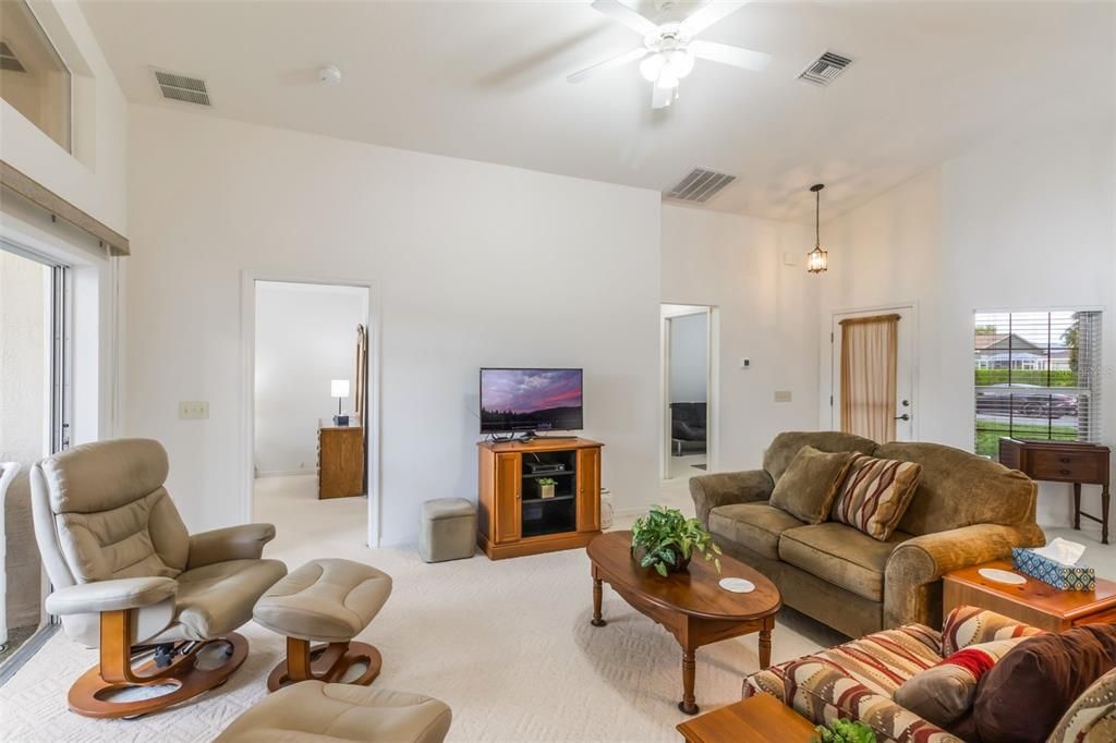 待售: $355,000 (3 贝兹, 2 浴室, 1429 平方英尺)