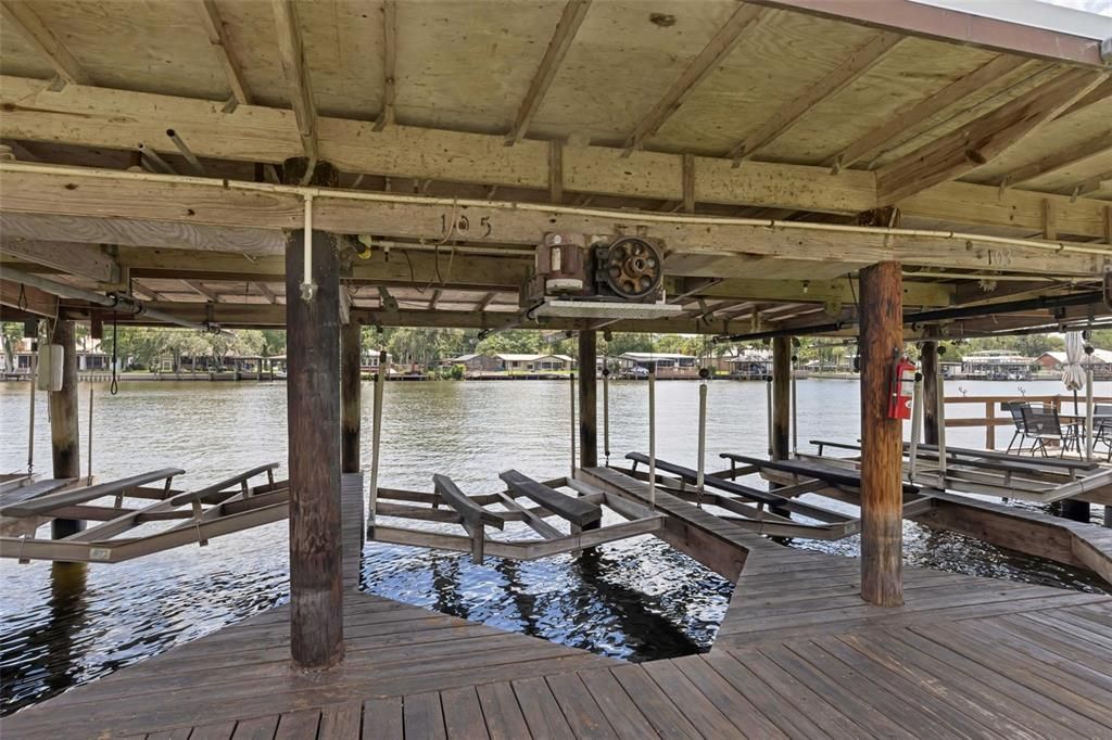 For Sale: $169,900 (2 beds, 1 baths, 832 Square Feet)