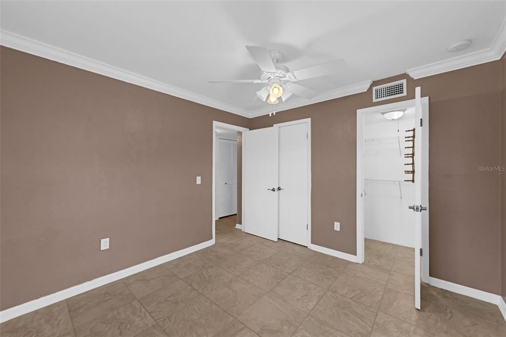 For Sale: $169,900 (2 beds, 1 baths, 832 Square Feet)