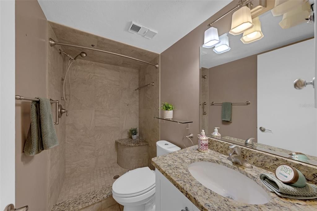 For Sale: $169,900 (2 beds, 1 baths, 832 Square Feet)