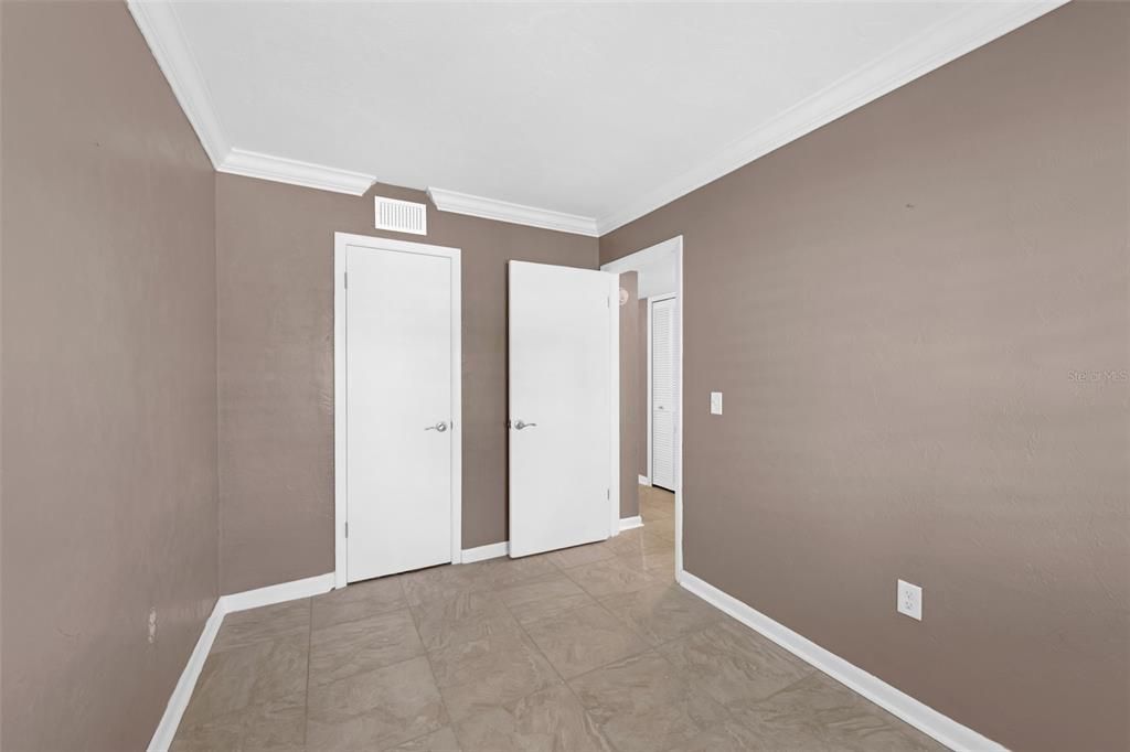 For Sale: $169,900 (2 beds, 1 baths, 832 Square Feet)