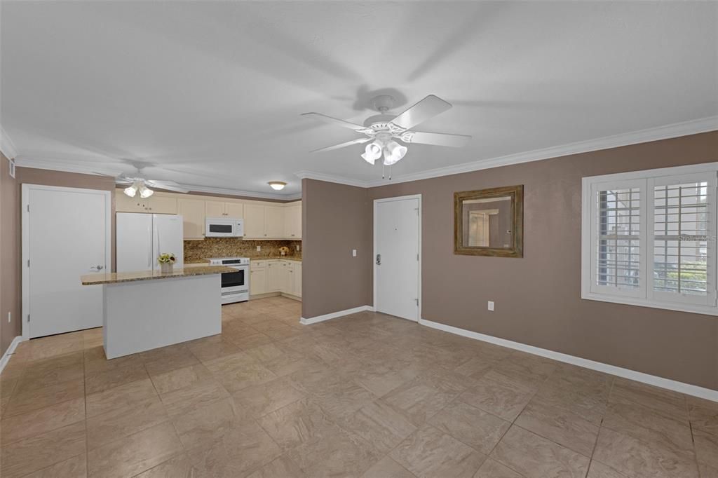 For Sale: $169,900 (2 beds, 1 baths, 832 Square Feet)