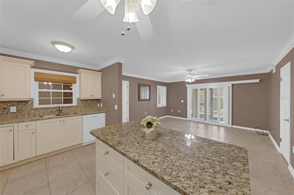 For Sale: $169,900 (2 beds, 1 baths, 832 Square Feet)