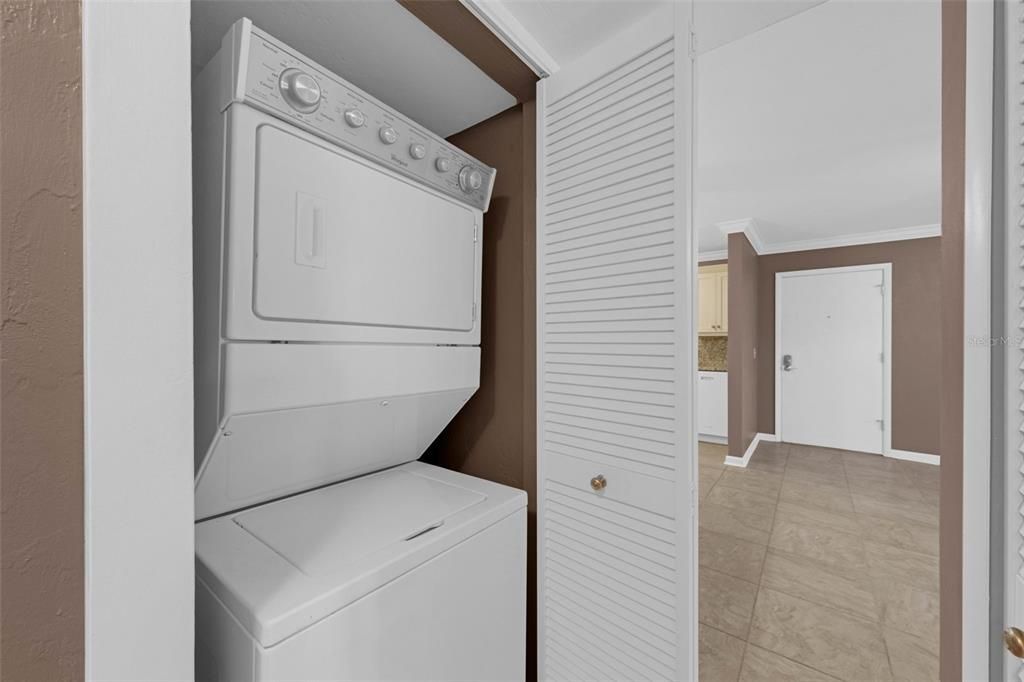 For Sale: $169,900 (2 beds, 1 baths, 832 Square Feet)