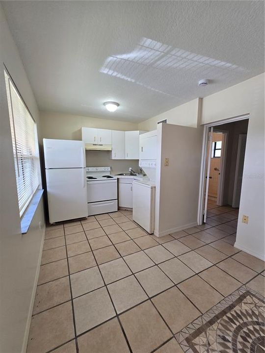 For Rent: $1,000 (2 beds, 1 baths, 450 Square Feet)