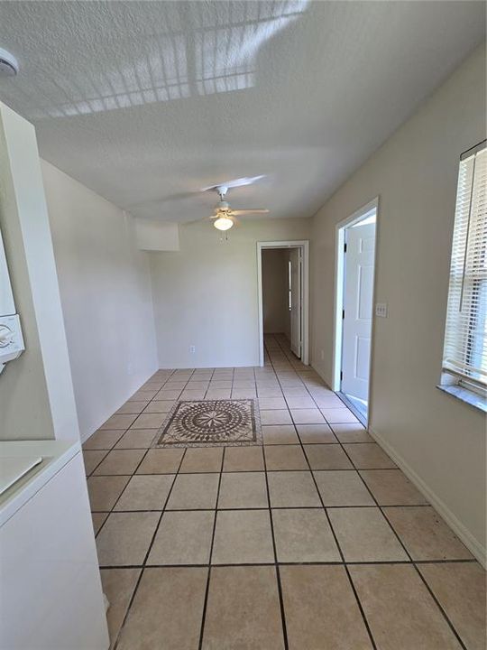 For Rent: $1,000 (2 beds, 1 baths, 450 Square Feet)
