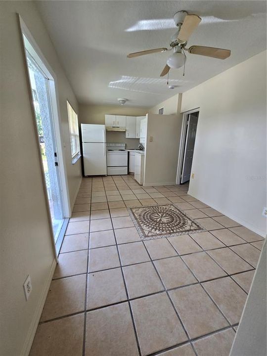 For Rent: $1,000 (2 beds, 1 baths, 450 Square Feet)