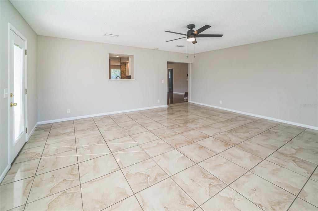 На продажу: $395,000 (3 спален, 2 ванн, 1854 Квадратных фут)