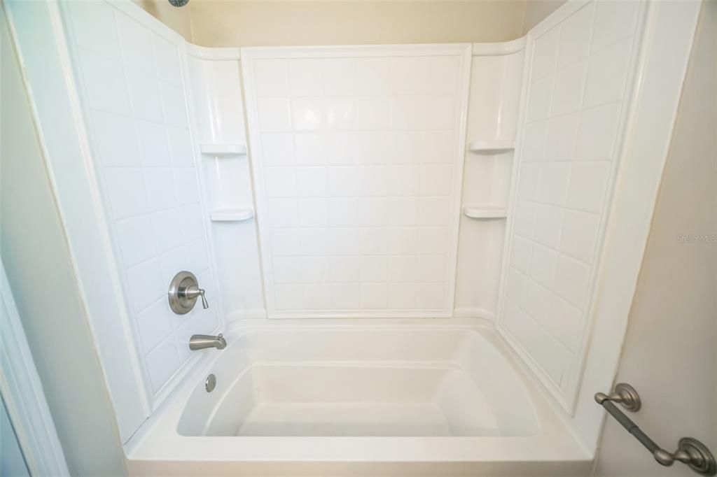 На продажу: $395,000 (3 спален, 2 ванн, 1854 Квадратных фут)