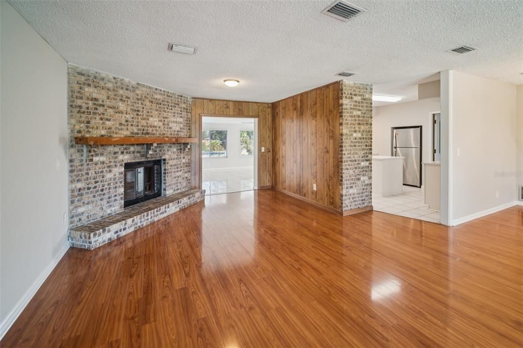 На продажу: $395,000 (3 спален, 2 ванн, 1854 Квадратных фут)