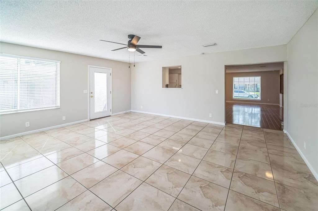 На продажу: $395,000 (3 спален, 2 ванн, 1854 Квадратных фут)