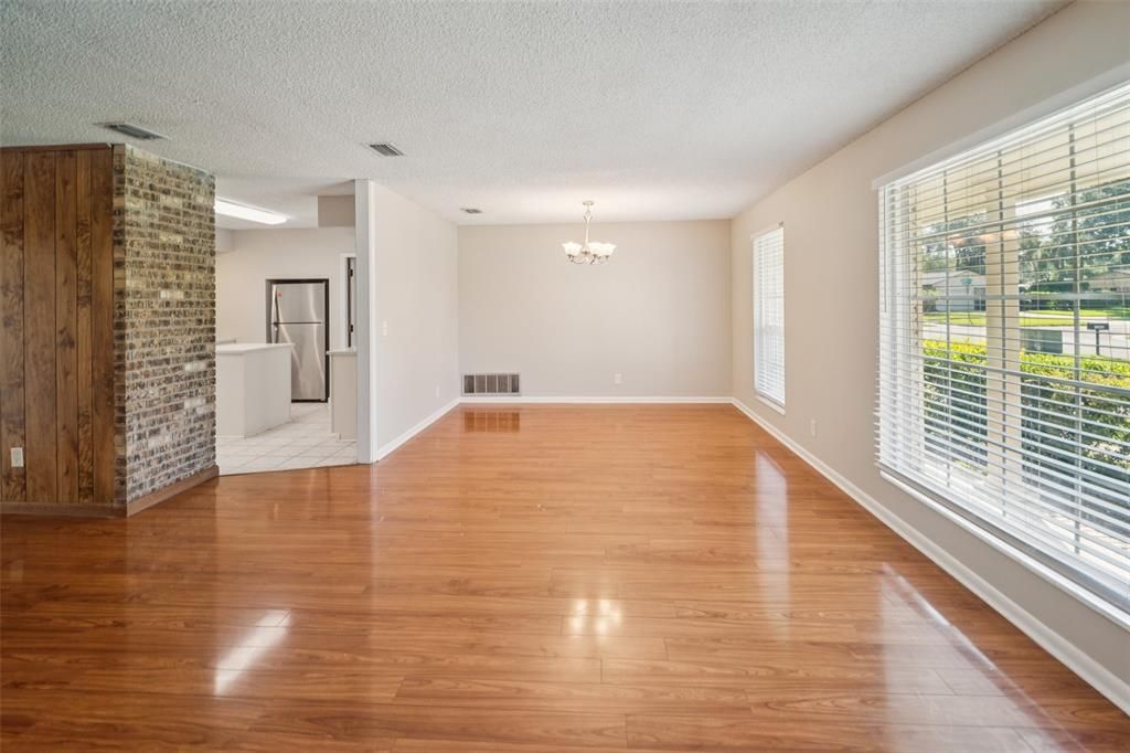 На продажу: $395,000 (3 спален, 2 ванн, 1854 Квадратных фут)