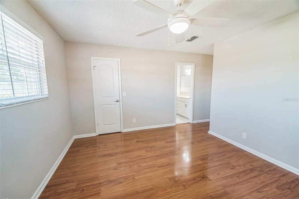 На продажу: $395,000 (3 спален, 2 ванн, 1854 Квадратных фут)