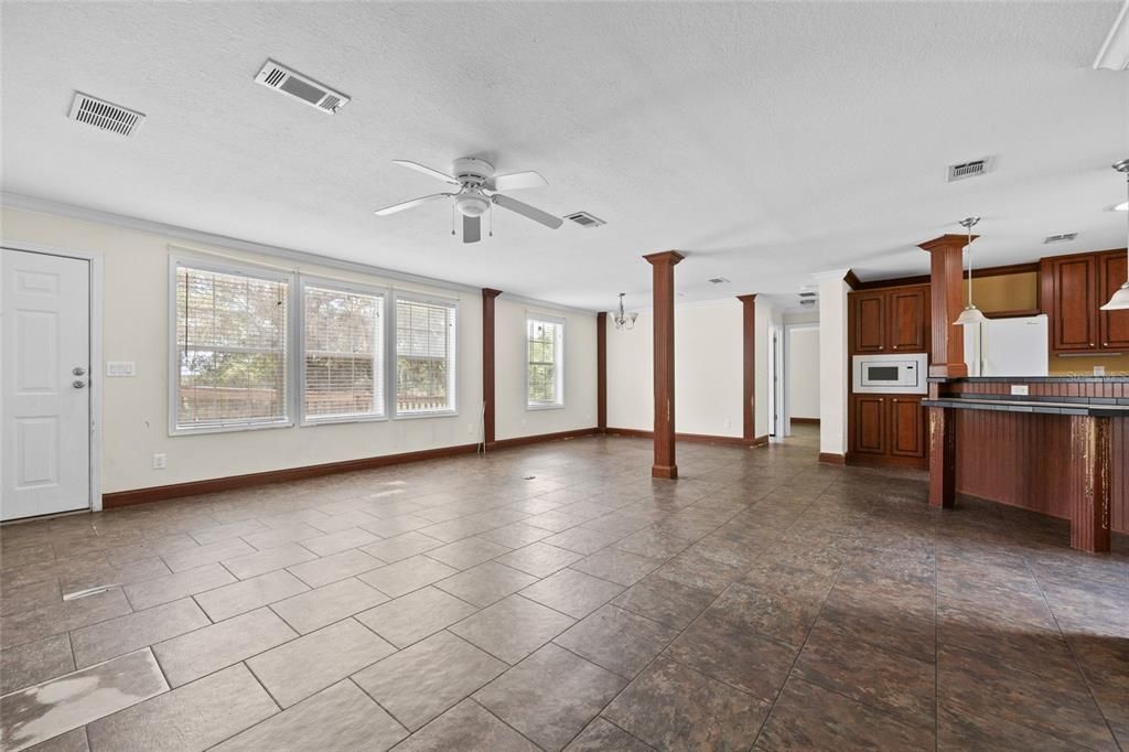 En Venta: $465,000 (3 camas, 3 baños, 2754 Pies cuadrados)