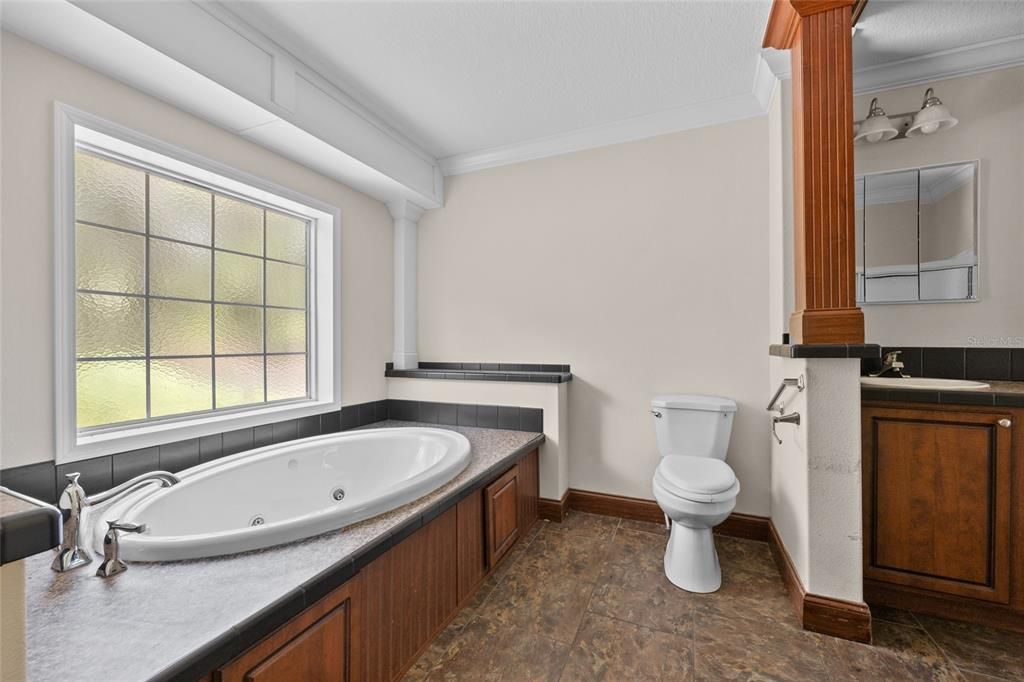 En Venta: $465,000 (3 camas, 3 baños, 2754 Pies cuadrados)