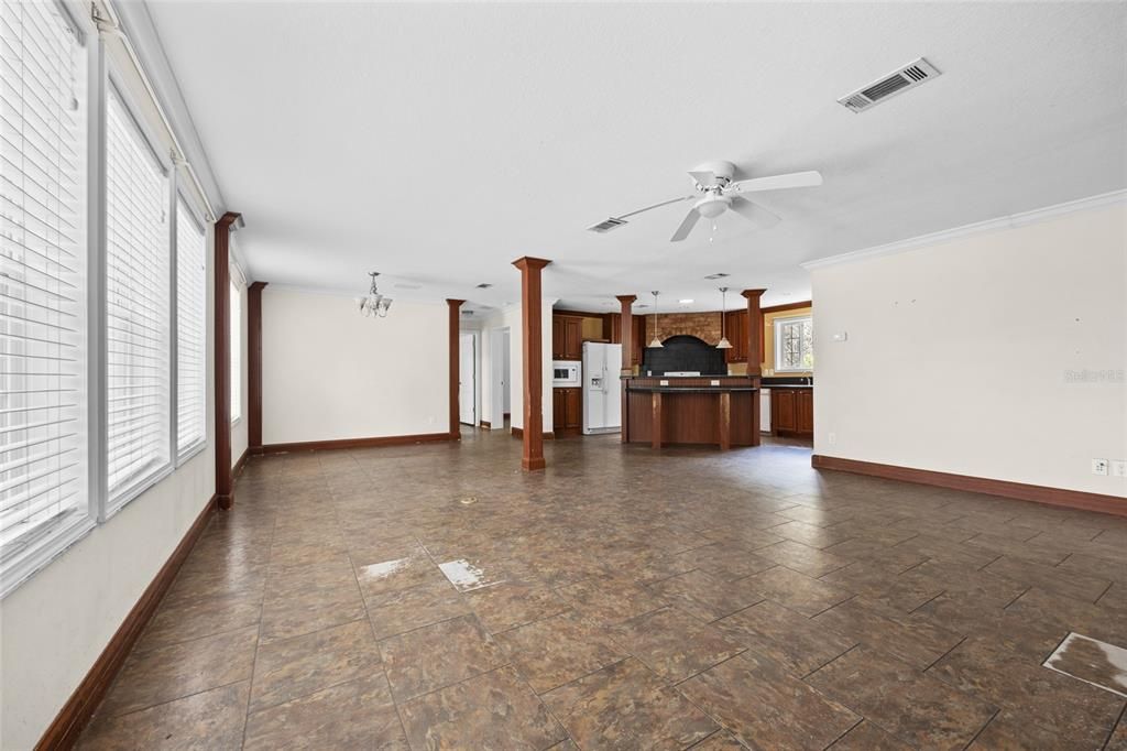 En Venta: $465,000 (3 camas, 3 baños, 2754 Pies cuadrados)