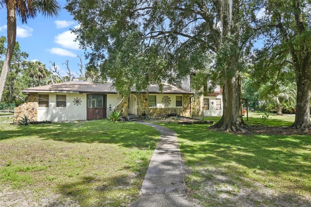 Active With Contract: $550,000 (4 beds, 3 baths, 2985 Square Feet)