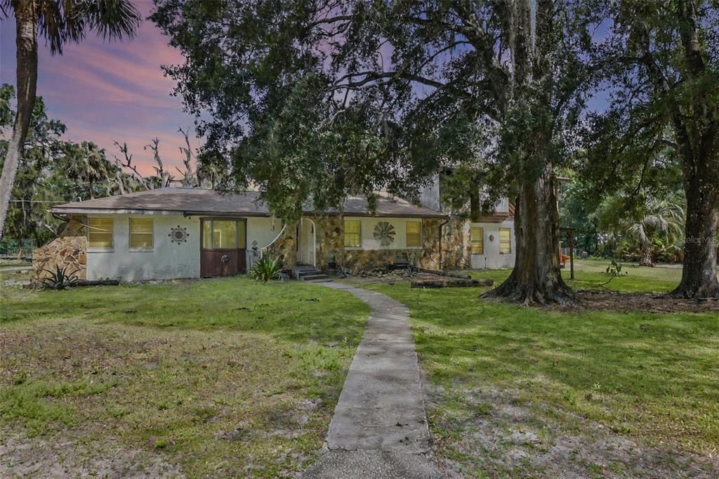 Active With Contract: $550,000 (4 beds, 3 baths, 2985 Square Feet)