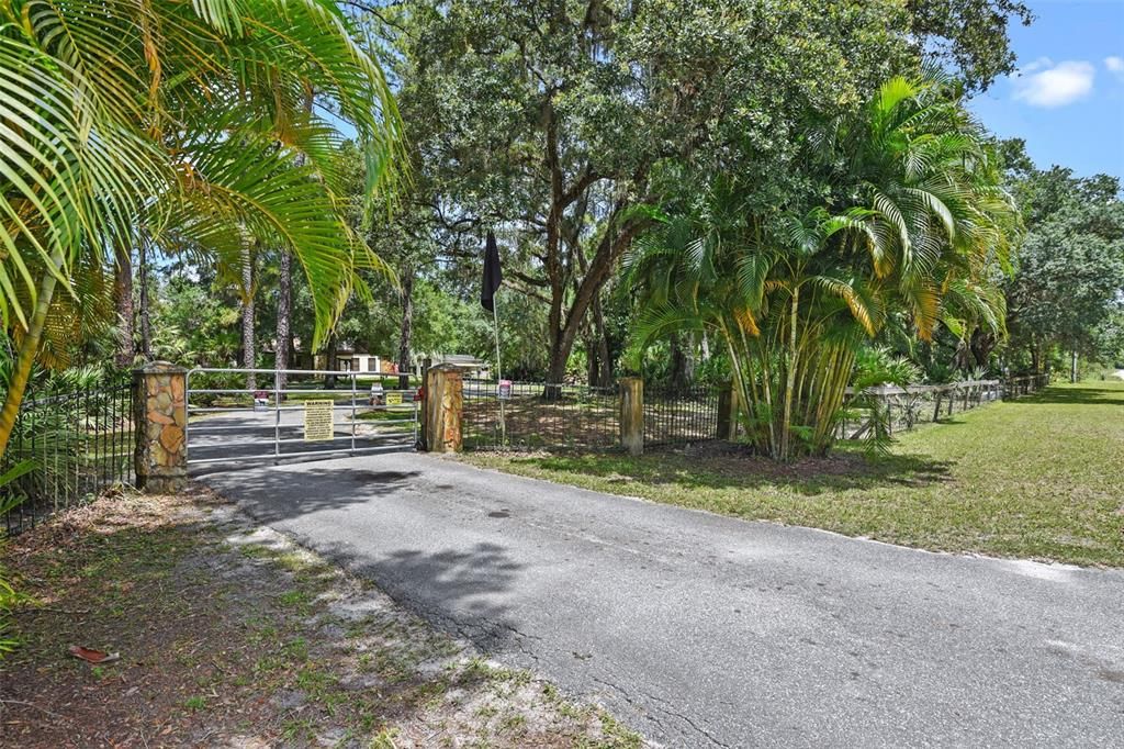 Active With Contract: $550,000 (4 beds, 3 baths, 2985 Square Feet)