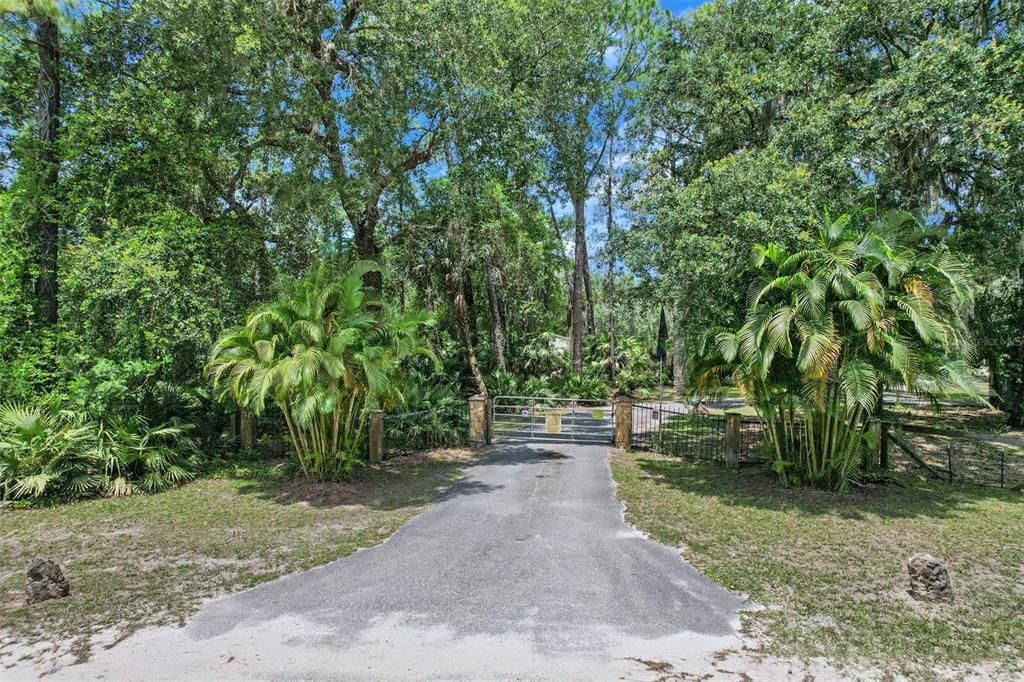 Active With Contract: $550,000 (4 beds, 3 baths, 2985 Square Feet)