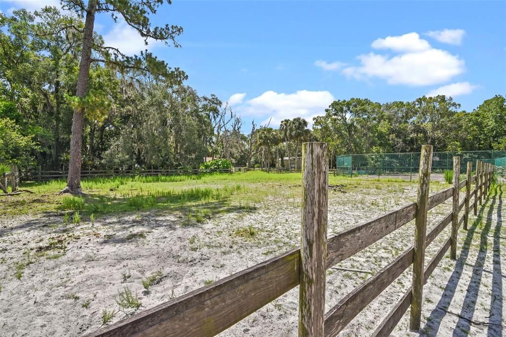 Active With Contract: $550,000 (4 beds, 3 baths, 2985 Square Feet)