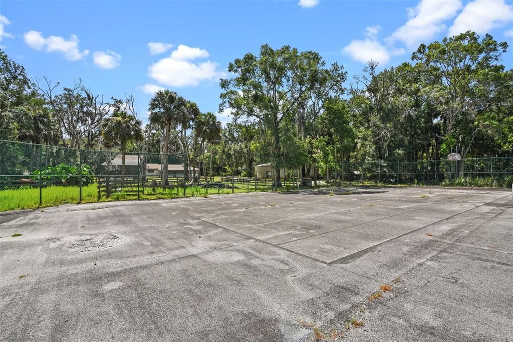 Active With Contract: $550,000 (4 beds, 3 baths, 2985 Square Feet)