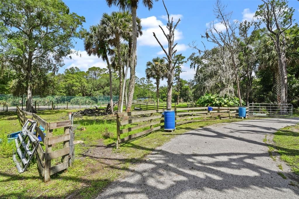 Active With Contract: $550,000 (4 beds, 3 baths, 2985 Square Feet)