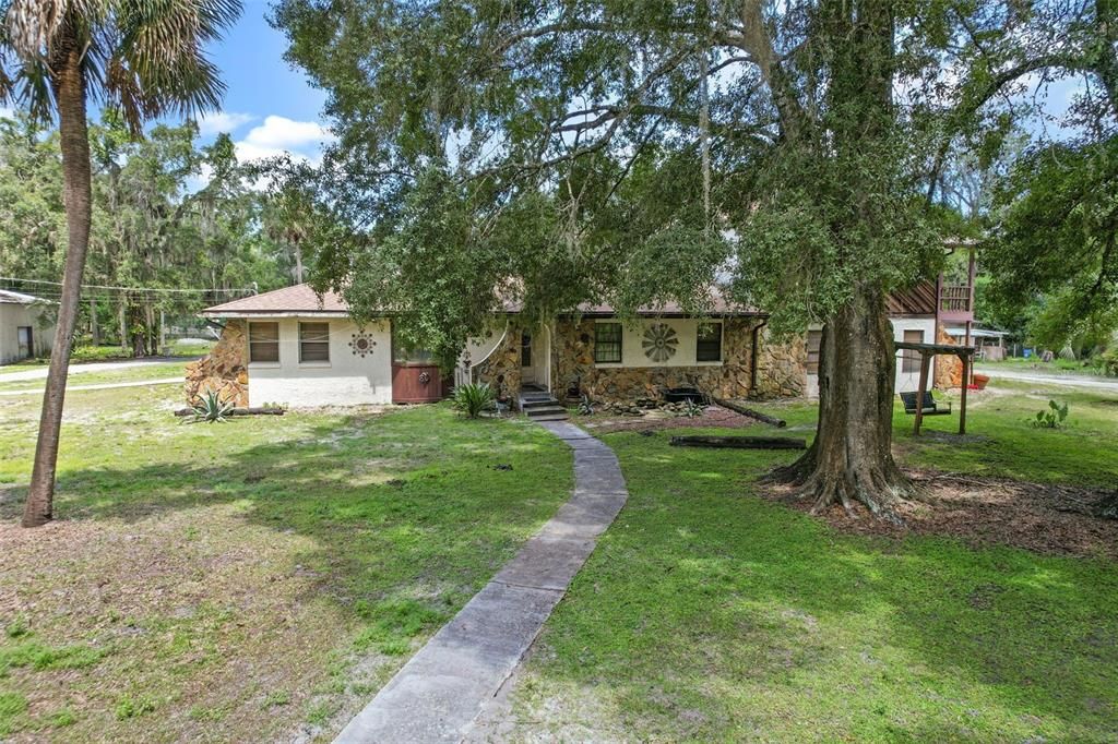 Active With Contract: $550,000 (4 beds, 3 baths, 2985 Square Feet)