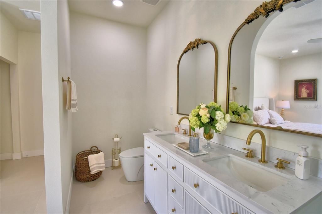 待售: $559,999 (4 贝兹, 4 浴室, 2316 平方英尺)