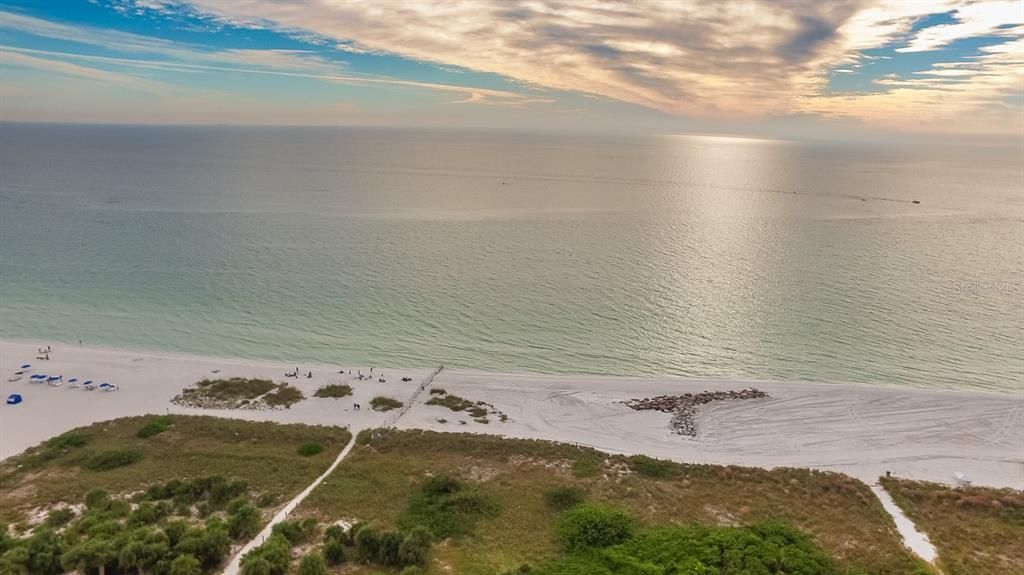 Activo con contrato: $1,510,500 (3 camas, 2 baños, 2365 Pies cuadrados)