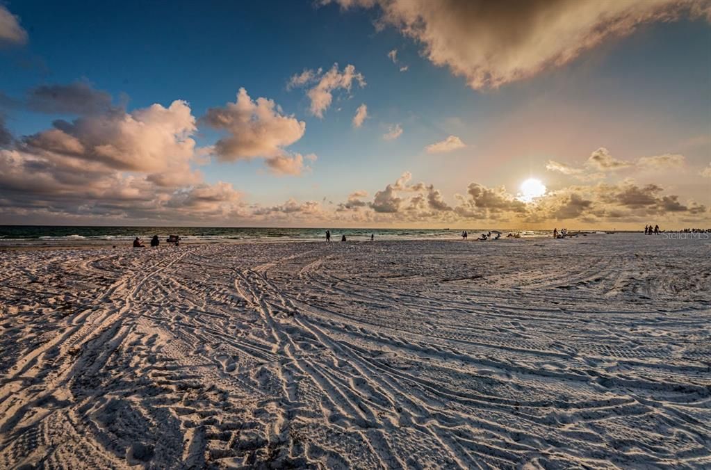 Activo con contrato: $1,510,500 (3 camas, 2 baños, 2365 Pies cuadrados)