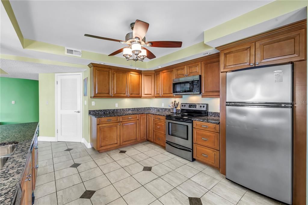 Activo con contrato: $1,510,500 (3 camas, 2 baños, 2365 Pies cuadrados)