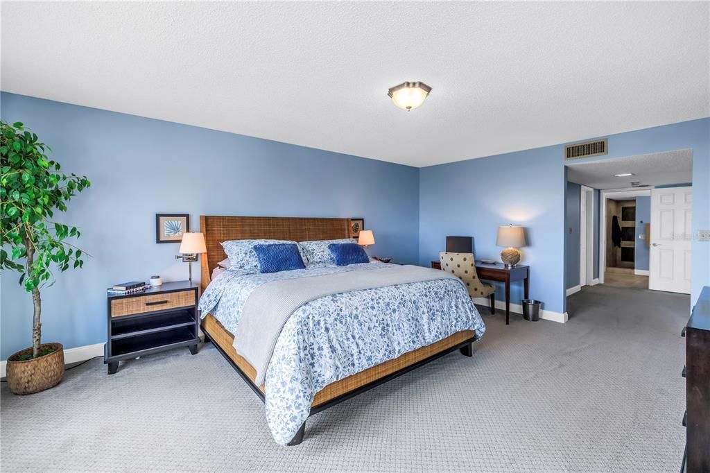 Activo con contrato: $1,510,500 (3 camas, 2 baños, 2365 Pies cuadrados)