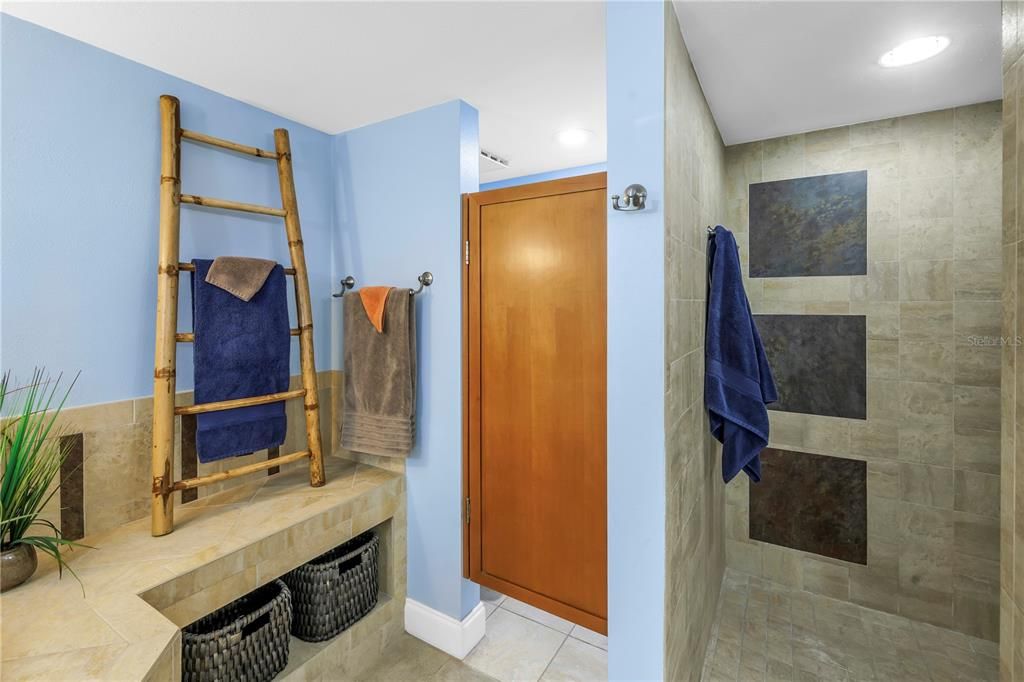 Activo con contrato: $1,510,500 (3 camas, 2 baños, 2365 Pies cuadrados)