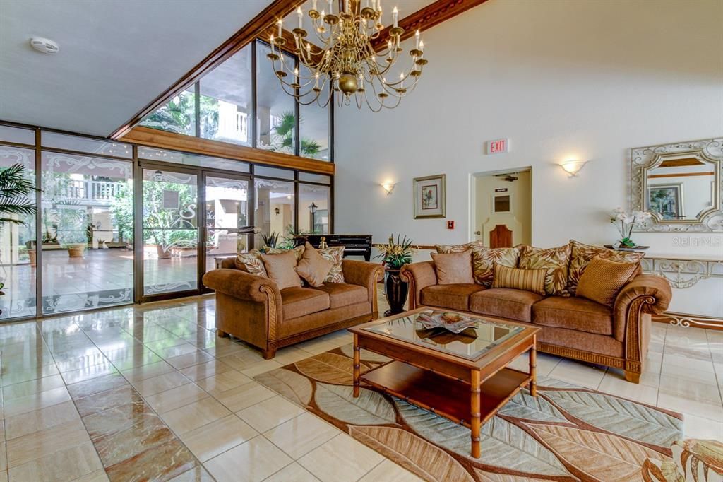 Activo con contrato: $1,510,500 (3 camas, 2 baños, 2365 Pies cuadrados)