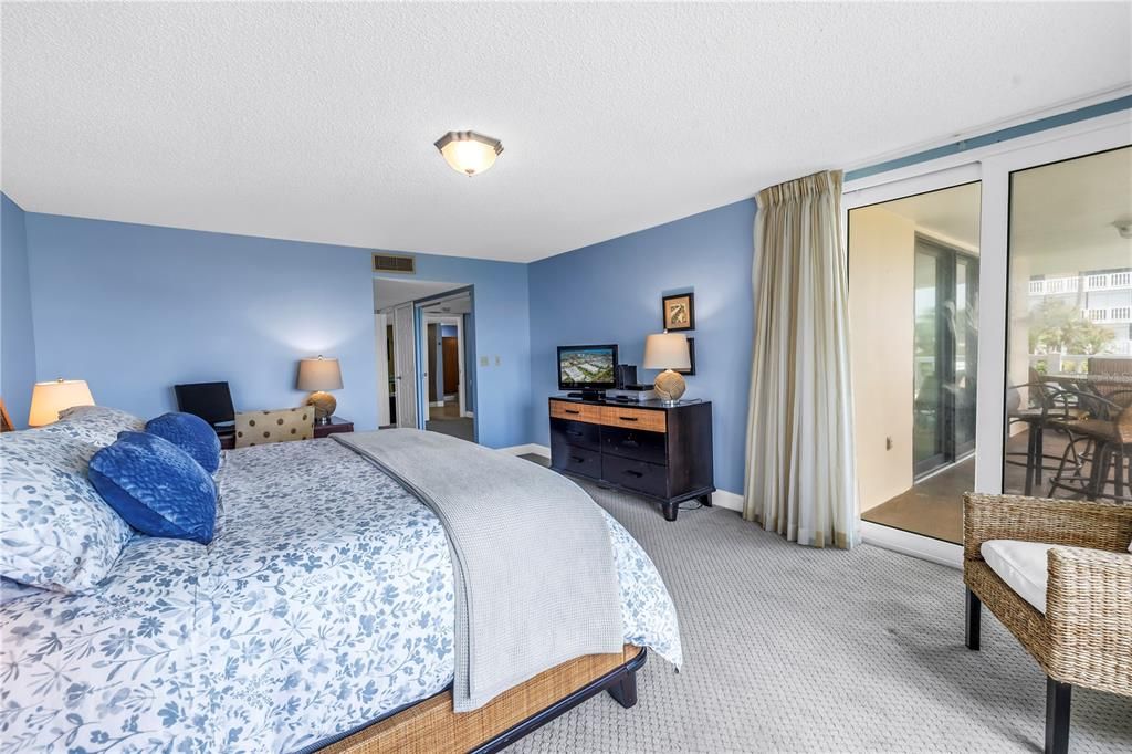 Activo con contrato: $1,510,500 (3 camas, 2 baños, 2365 Pies cuadrados)