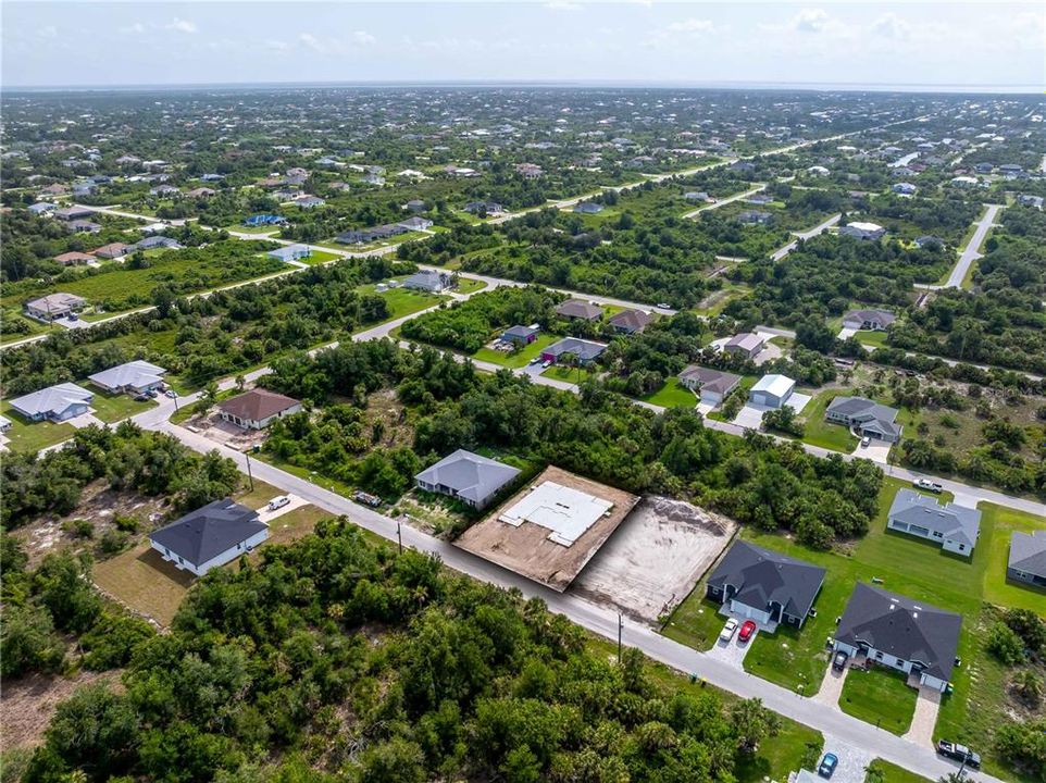 Activo con contrato: $99,000 (6 camas, 0 baños, 2822 Pies cuadrados)