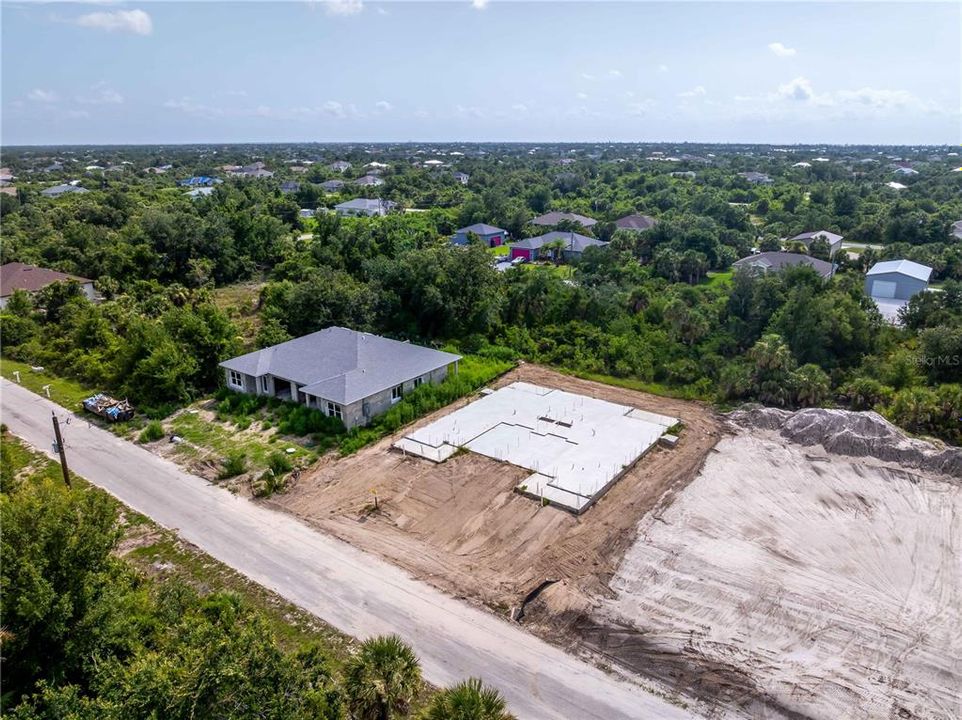 Activo con contrato: $99,000 (6 camas, 0 baños, 2822 Pies cuadrados)