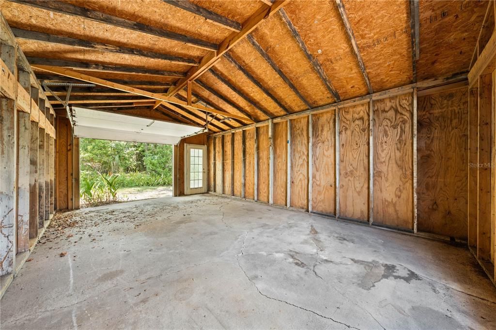 For Sale: $849,000 (4 beds, 3 baths, 2556 Square Feet)