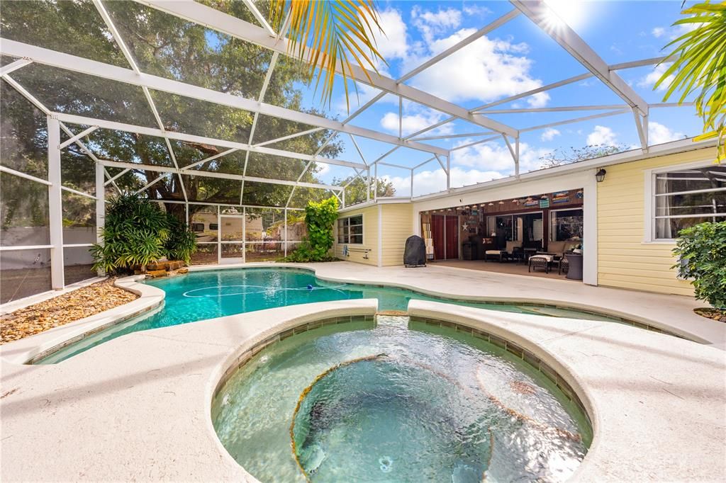 En Venta: $749,900 (4 camas, 3 baños, 2556 Pies cuadrados)