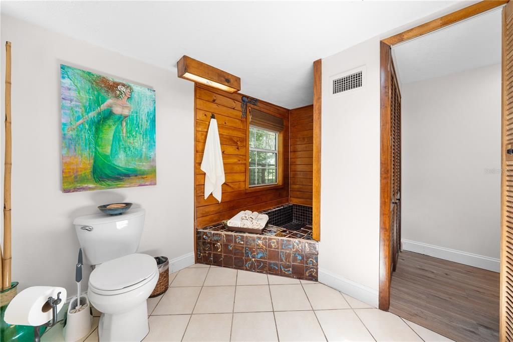 For Sale: $849,000 (4 beds, 3 baths, 2556 Square Feet)